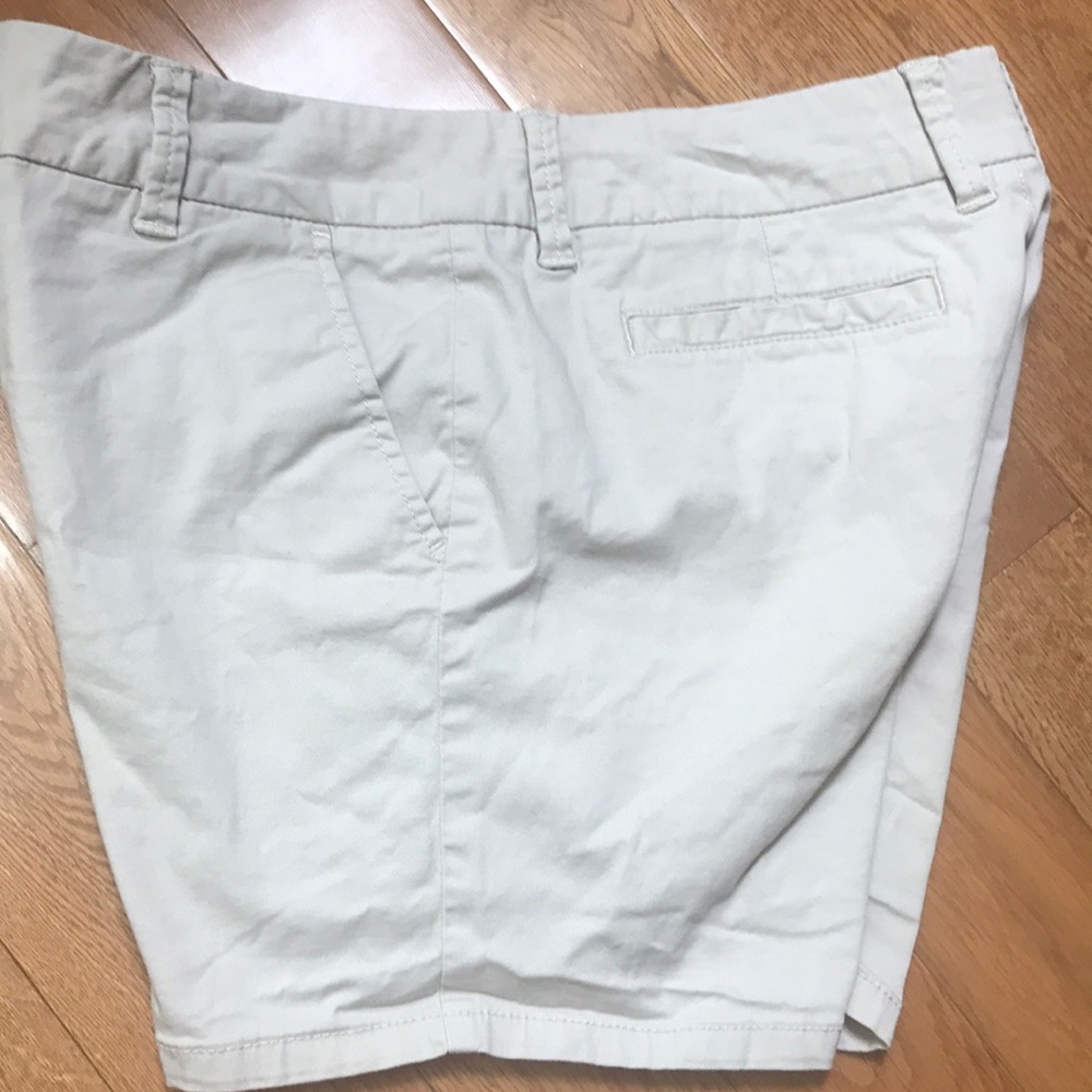 G.H. Bass & Co khaki shorts size 8
